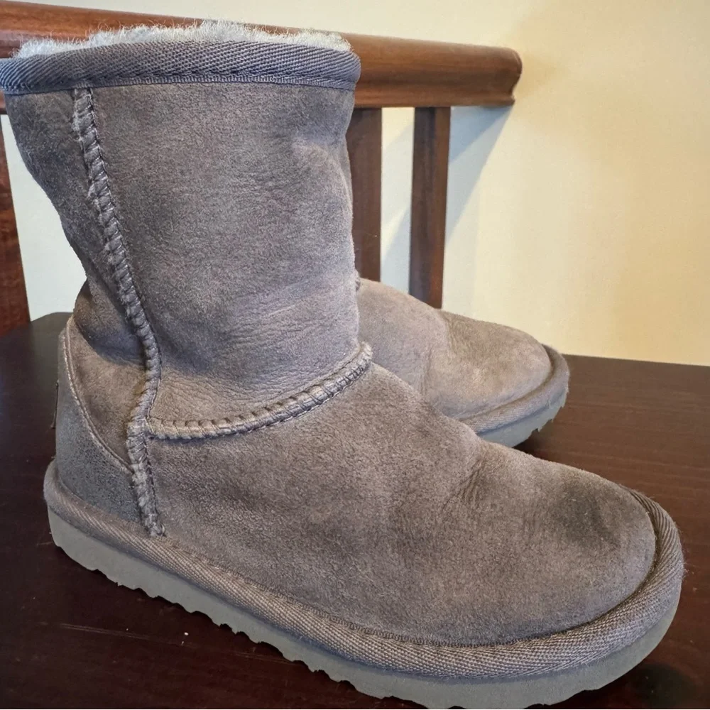 UGG  Kids Boots Gray size 12
